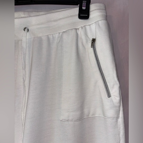 Star Style Knit Capris - Picture 4 of 9